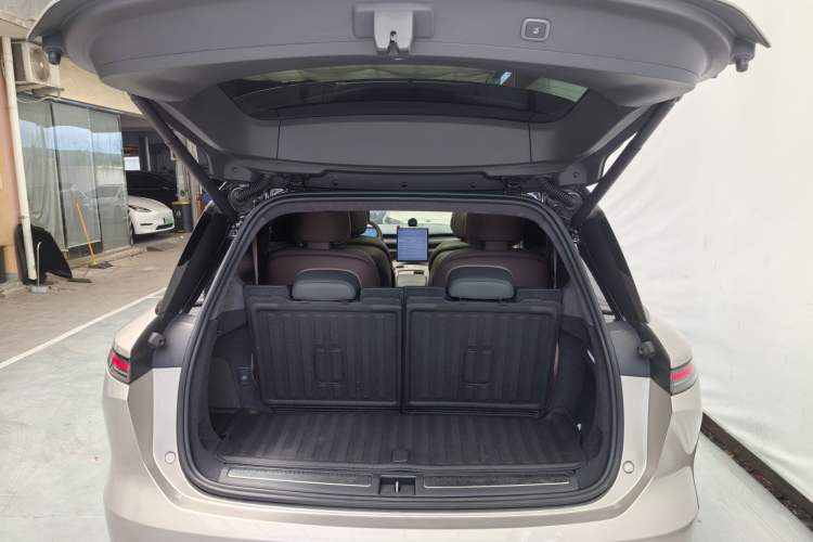 Used Nio ES8 2023 100kWh Signature Edition Exterior 11