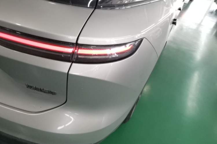 Used Nio ES8 2023 100kWh Signature Edition Exterior 3