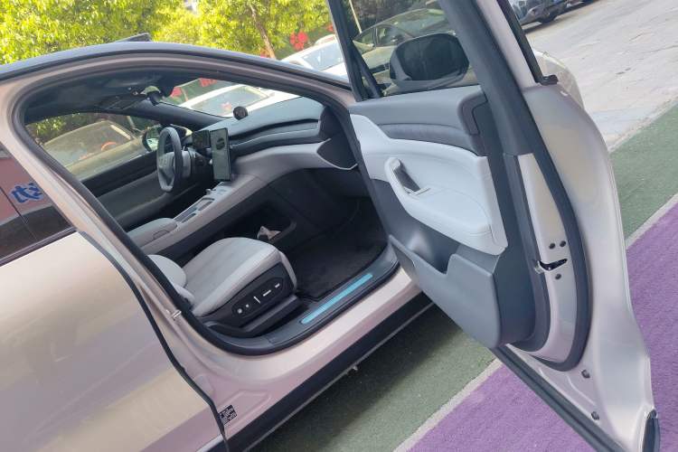 Used Nio ES8 2023 75 kWh Executive Edition Exterior 4