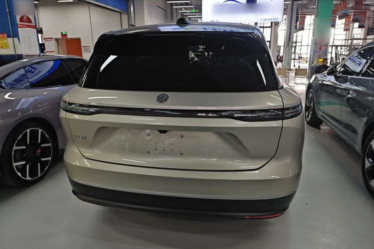 Used Nio ES8 2023 75 kWh Executive Edition Exterior 4