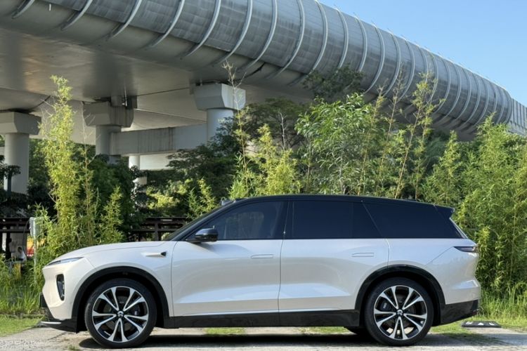 Used Nio ES8 2023 75 kWh Executive Edition Exterior 4