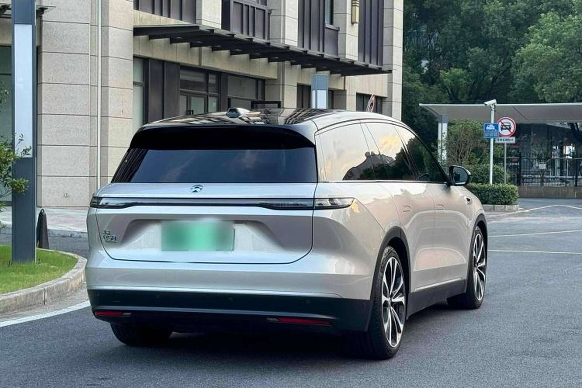 Used Nio ES8 2023 100kWh Signature Edition Exterior 5