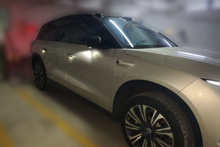 Used Nio ES8 2023 75 kWh Front Right 45 Deg