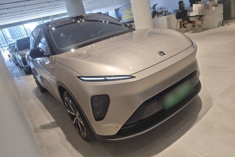 Used Nio ES8 2023 75 kWh Executive Edition Front Right 45 Deg