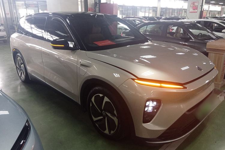 Used Nio ES8 2023 75 kWh Front Right 45 Deg