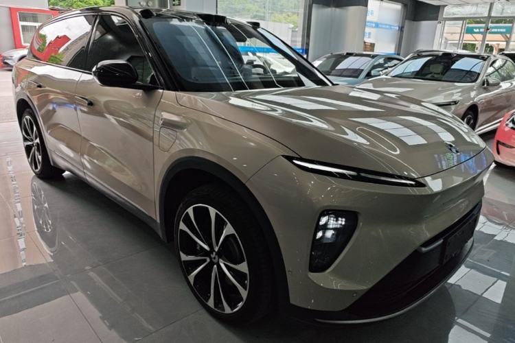 Used Nio ES8 2023 100kWh Signature Edition Front Right 45 Deg