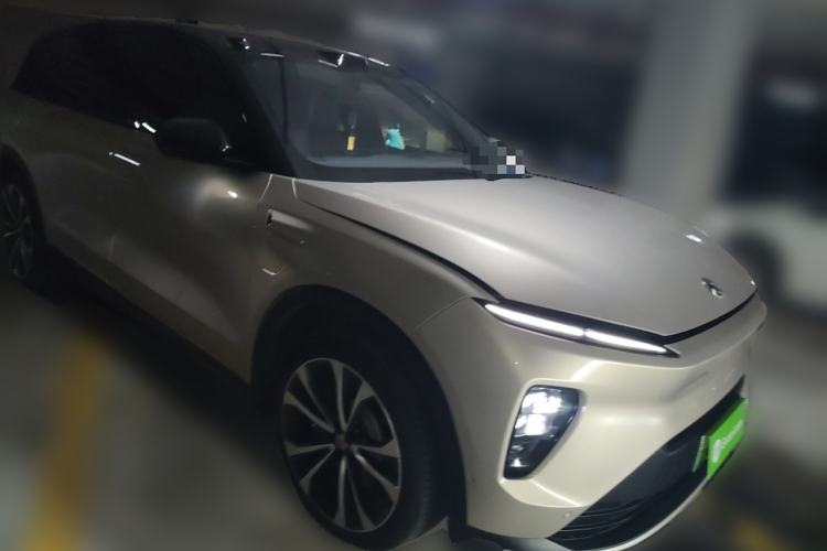 Used Nio ES8 2023 100kWh Signature Edition Front Right 45 Deg
