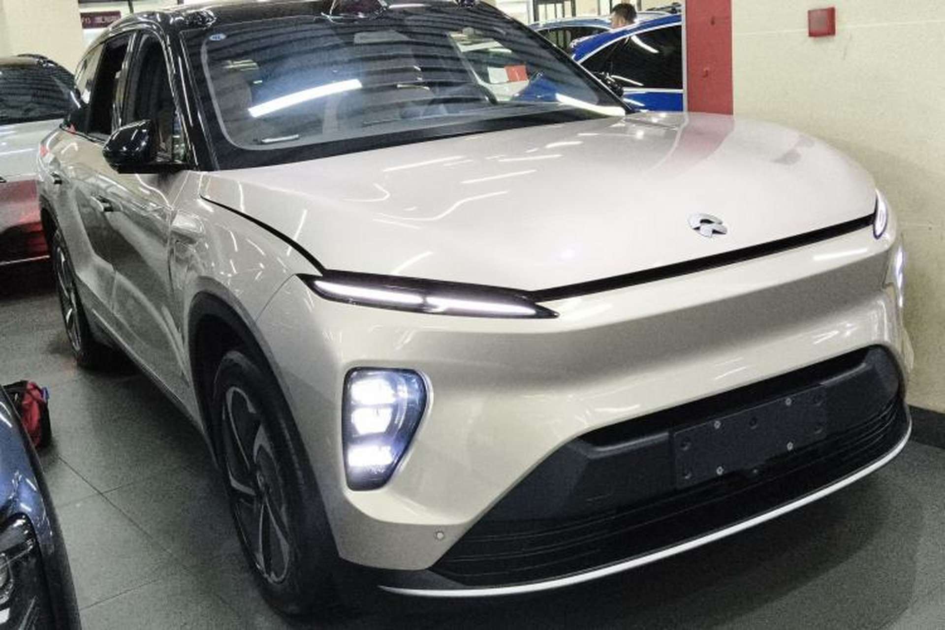 Used Nio ES8 2023 75 kWh Front Right 45 Deg
