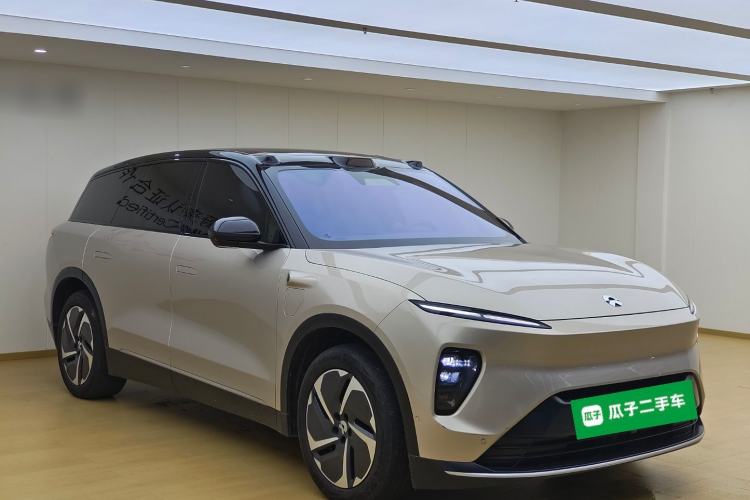 Used Nio ES8 2023 75 kWh Front Right 45 Deg