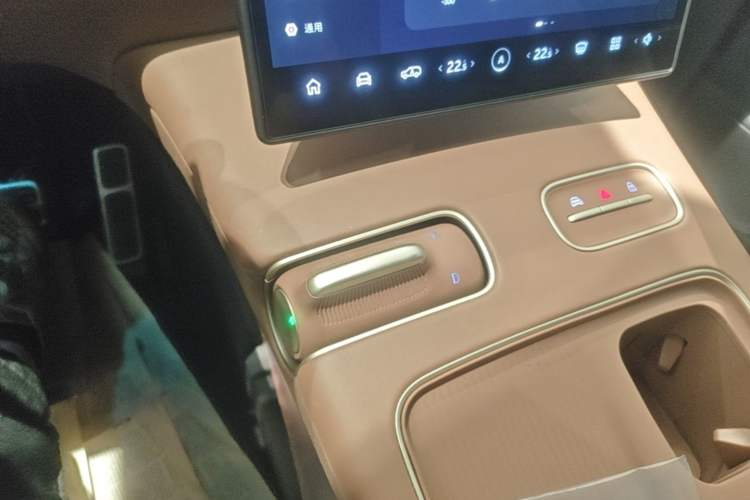 Used Nio ES8 2023 75 kWh Executive Edition Gear Lever