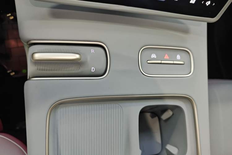 Used Nio ES8 2023 75 kWh Executive Edition Gear Lever