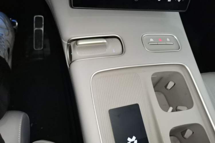 Used Nio ES8 2023 100kWh Signature Edition Gear Lever