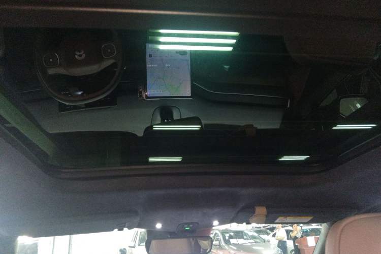Used Nio ES8 2023 75 kWh Headliner
