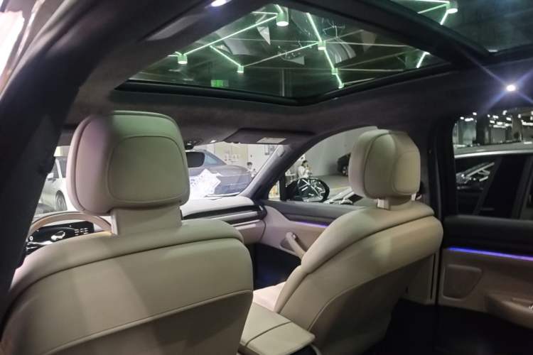 Used Nio ES8 2023 75 kWh Headliner