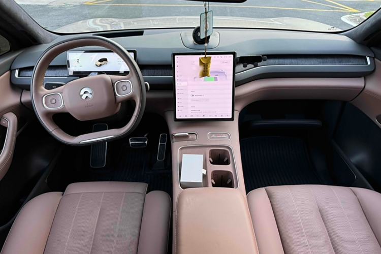 Used Nio ES8 2023 100kWh Signature Edition Interior 11