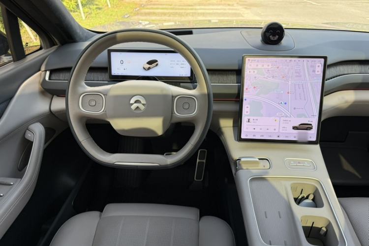 Used Nio ES8 2023 75 kWh Executive Edition Interior 11