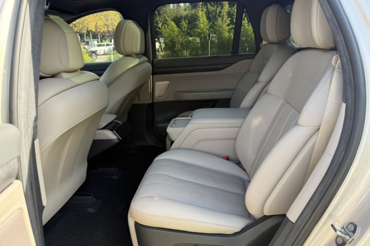 Used Nio ES8 2023 75 kWh Executive Edition Interior 12