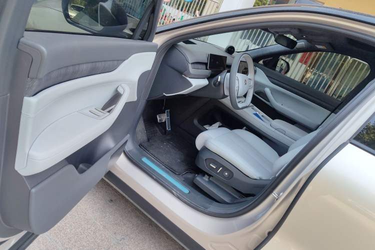 Used Nio ES8 2023 75 kWh Executive Edition Interior 2