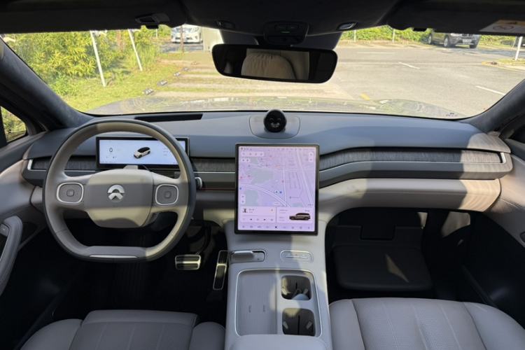 Used Nio ES8 2023 75 kWh Executive Edition Interior 2