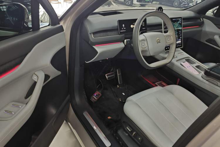 Used Nio ES8 2023 75 kWh Executive Edition Interior 3