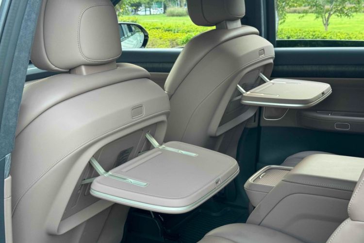 Used Nio ES8 2023 100kWh Signature Edition Interior 3