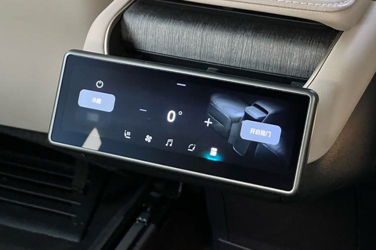 Used Nio ES8 2023 75 kWh Executive Edition Interior 3