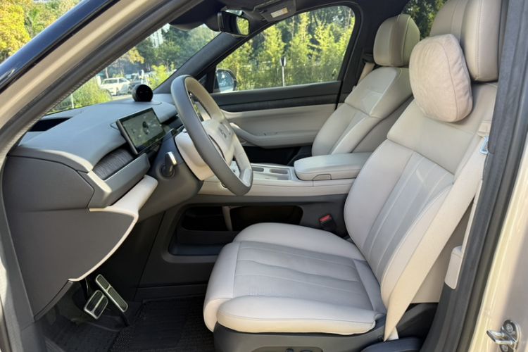 Used Nio ES8 2023 75 kWh Executive Edition Interior 3