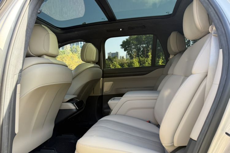 Used Nio ES8 2023 75 kWh Executive Edition Interior 4