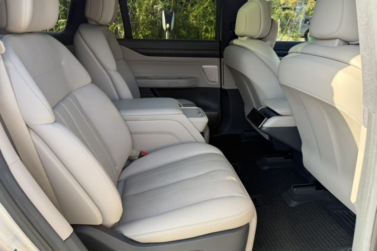 Used Nio ES8 2023 75 kWh Executive Edition Interior 5