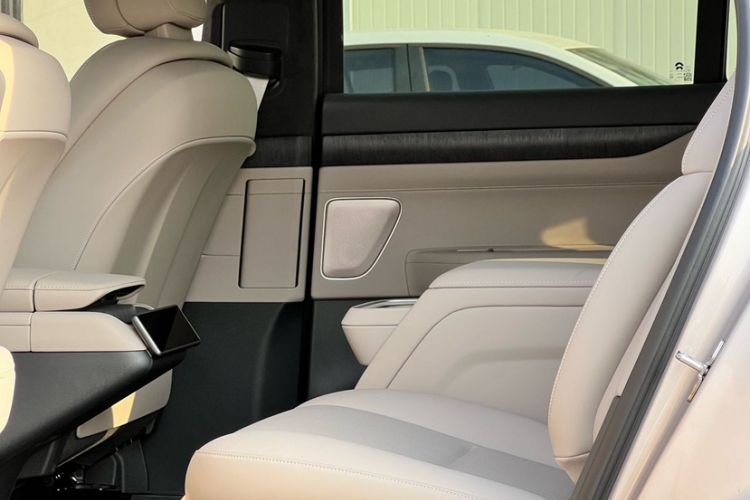 Used Nio ES8 2023 75 kWh Executive Edition Interior 6