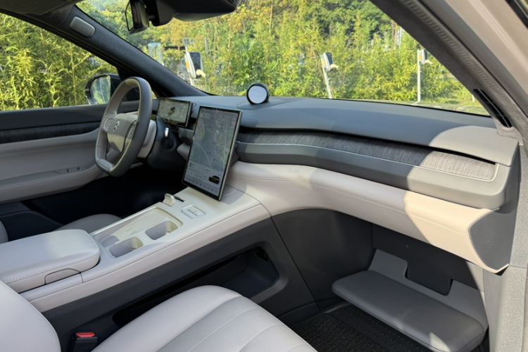 Used Nio ES8 2023 75 kWh Executive Edition Interior 6