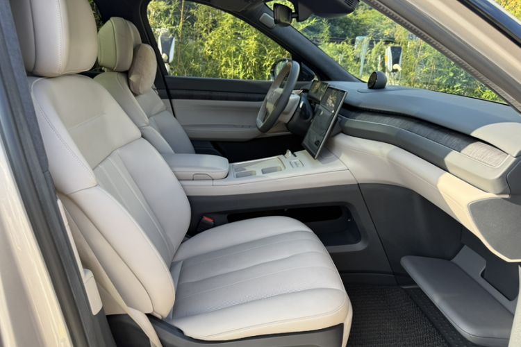 Used Nio ES8 2023 75 kWh Executive Edition Interior 7