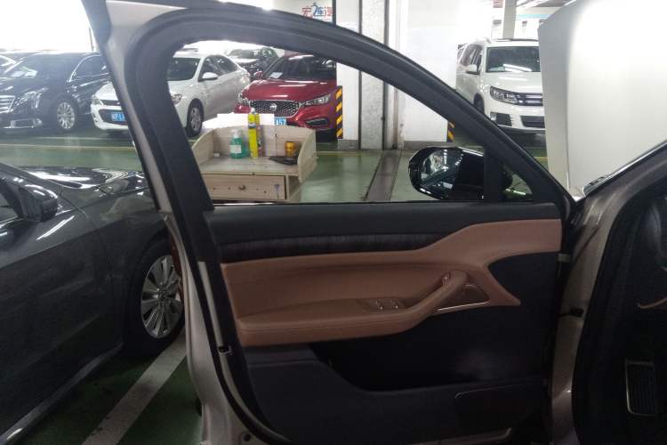 Used Nio ES8 2023 75 kWh Left Front Door Interior