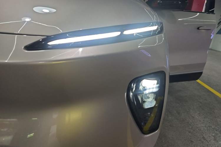 Used Nio ES8 2023 75 kWh Left Front Headlight