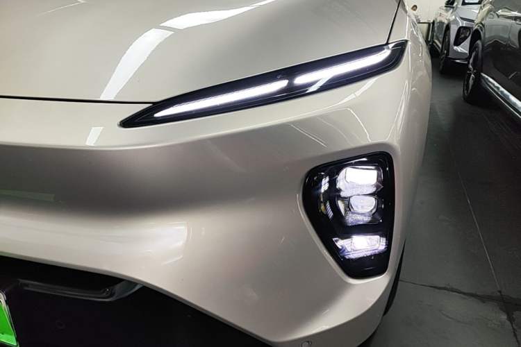 Used Nio ES8 2023 75 kWh Executive Edition Left Front Headlight