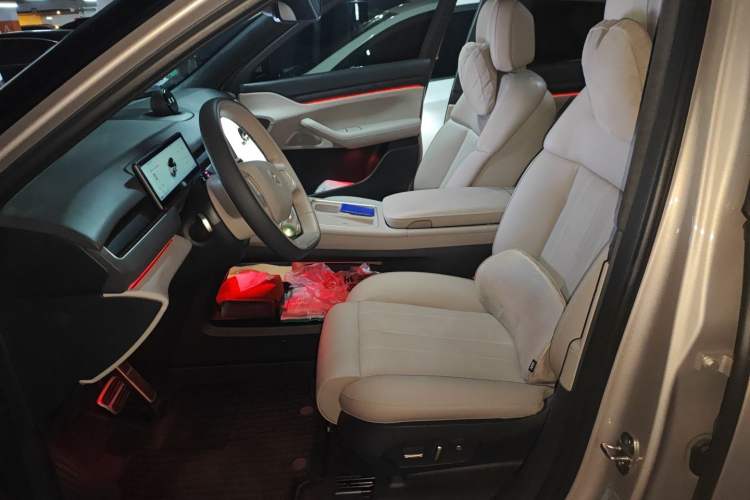 Used Nio ES8 2023 75 kWh Left Front Seat