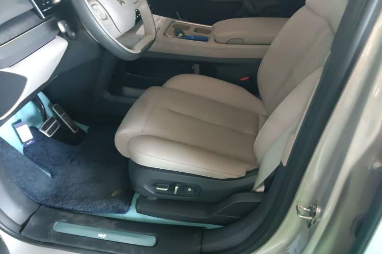 Used Nio ES8 2023 75 kWh Executive Edition Left Front Seat