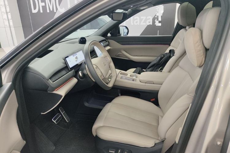 Used Nio ES8 2023 75 kWh Executive Edition Left Front Seat