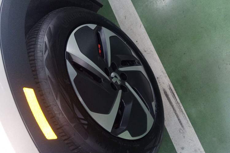 Used Nio ES8 2023 75 kWh Left Front Wheel Hub