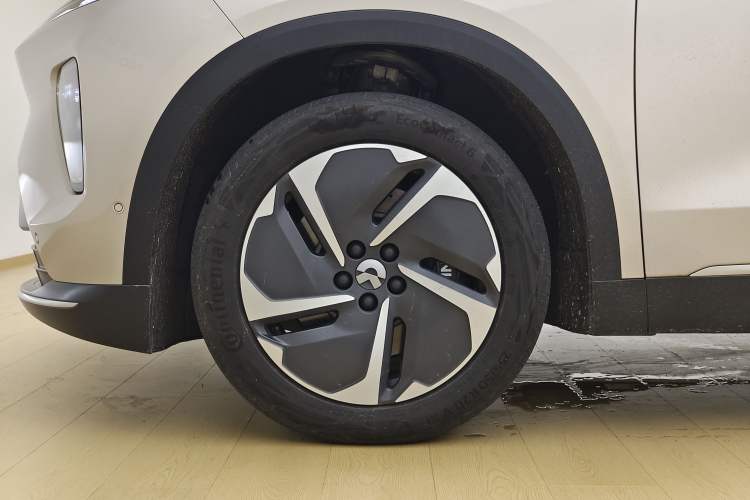 Used Nio ES8 2023 75 kWh Left Front Wheel Hub