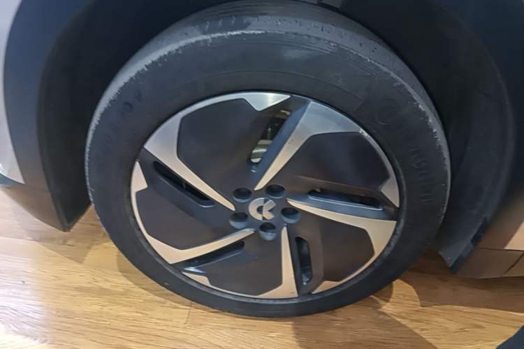 Used Nio ES8 2023 75 kWh Executive Edition Left Front Wheel Hub