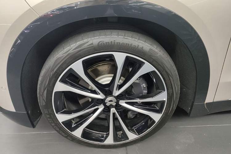 Used Nio ES8 2023 75 kWh Executive Edition Left Front Wheel Hub