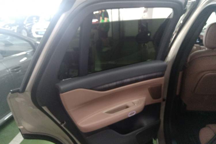 Used Nio ES8 2023 75 kWh Left Rear Door Interior
