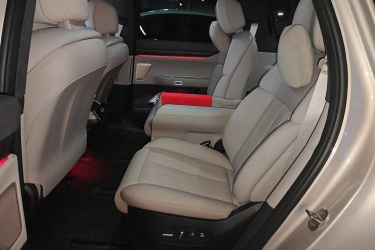 Used Nio ES8 2023 75 kWh Left Rear Seat