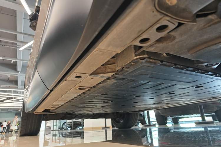 Used Nio ES8 2023 100kWh Left Side Sill
