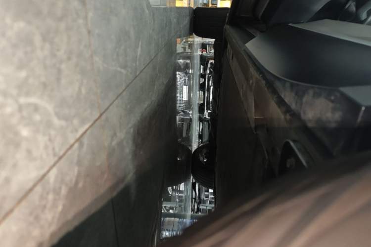 Used Nio ES8 2023 100kWh Left Side Sill