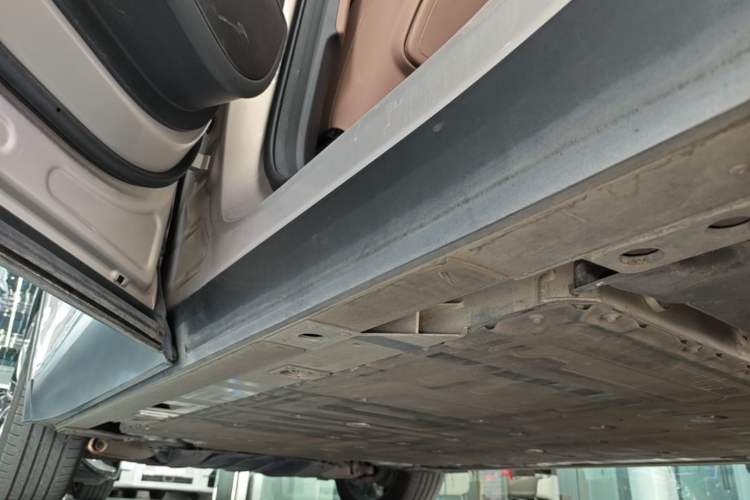 Used Nio ES8 2023 100kWh Signature Edition Left Side Sill
