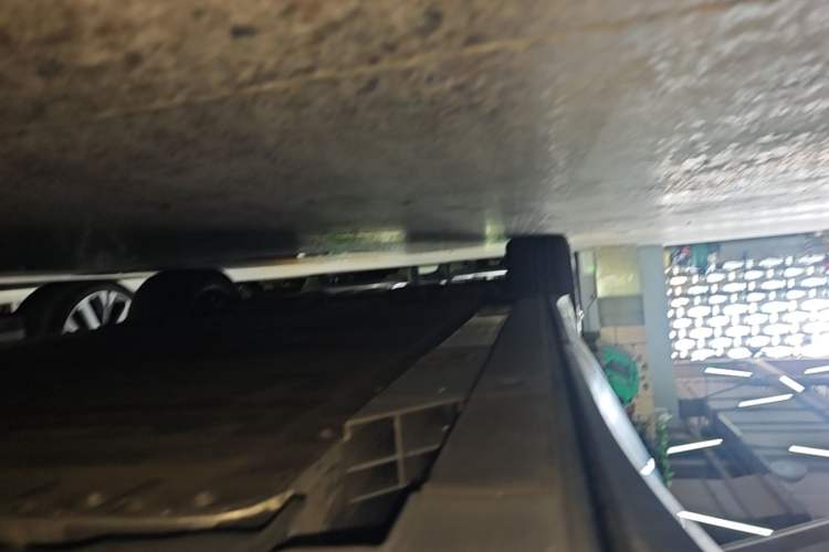 Used Nio ES8 2023 75 kWh Left Side Sill