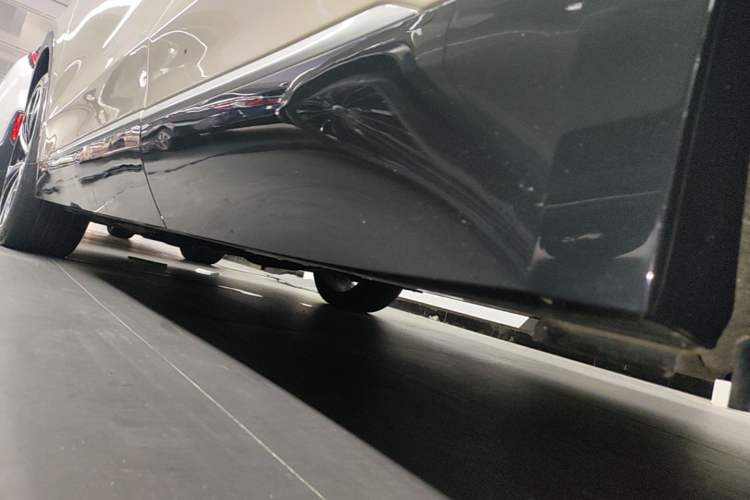 Used Nio ES8 2023 75 kWh Executive Edition Left Side Sill