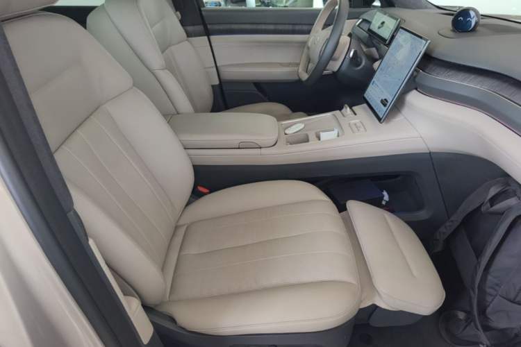 Used Nio ES8 2023 100kWh Right Front Seat